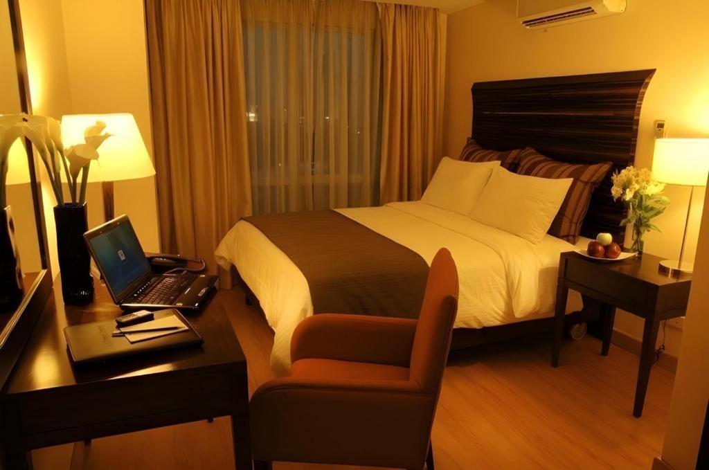 Lancaster Hotel Manila Mandaluyong Exteriér fotografie